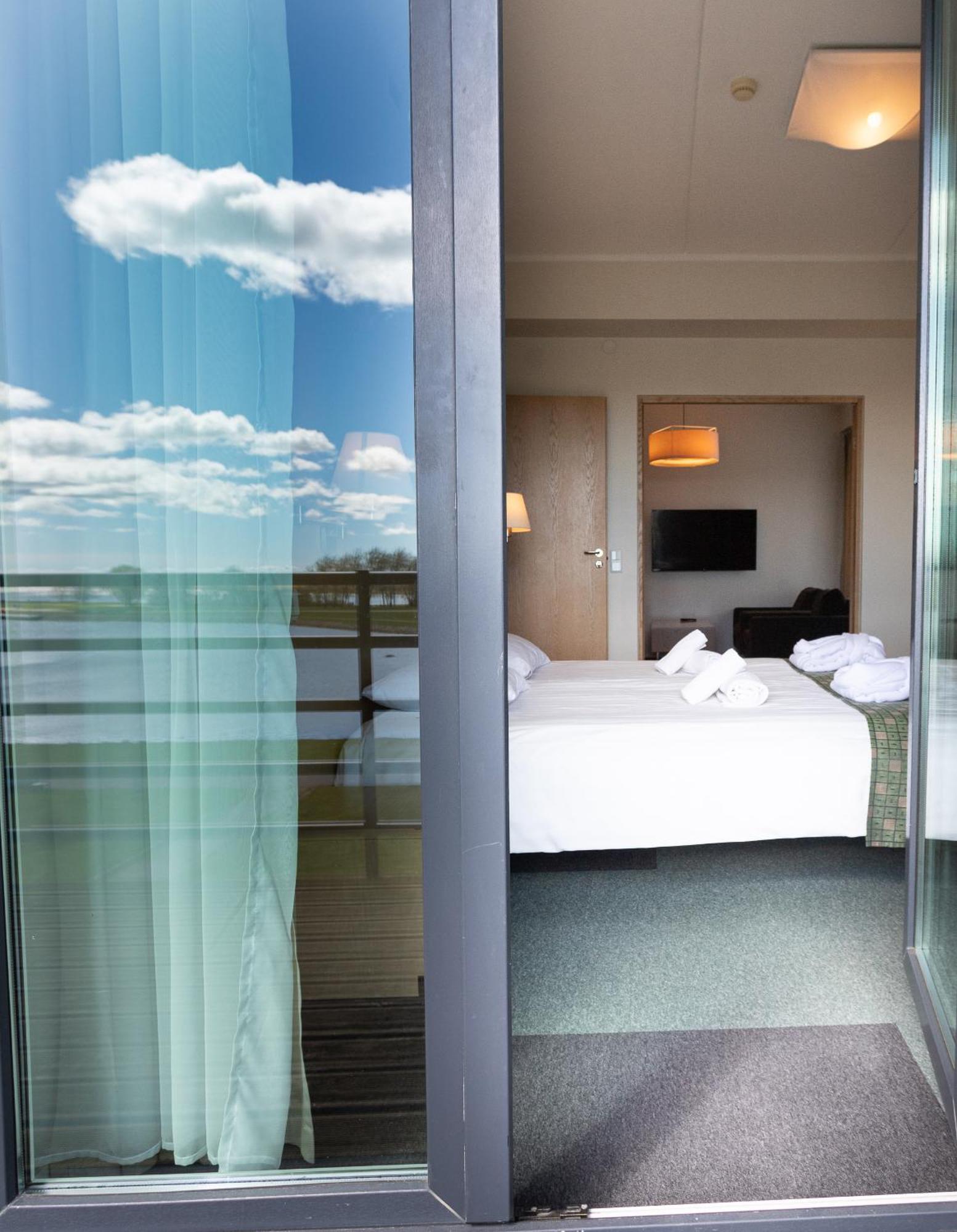 Meri Seaside Hotel & Spa Куресааре Екстериор снимка